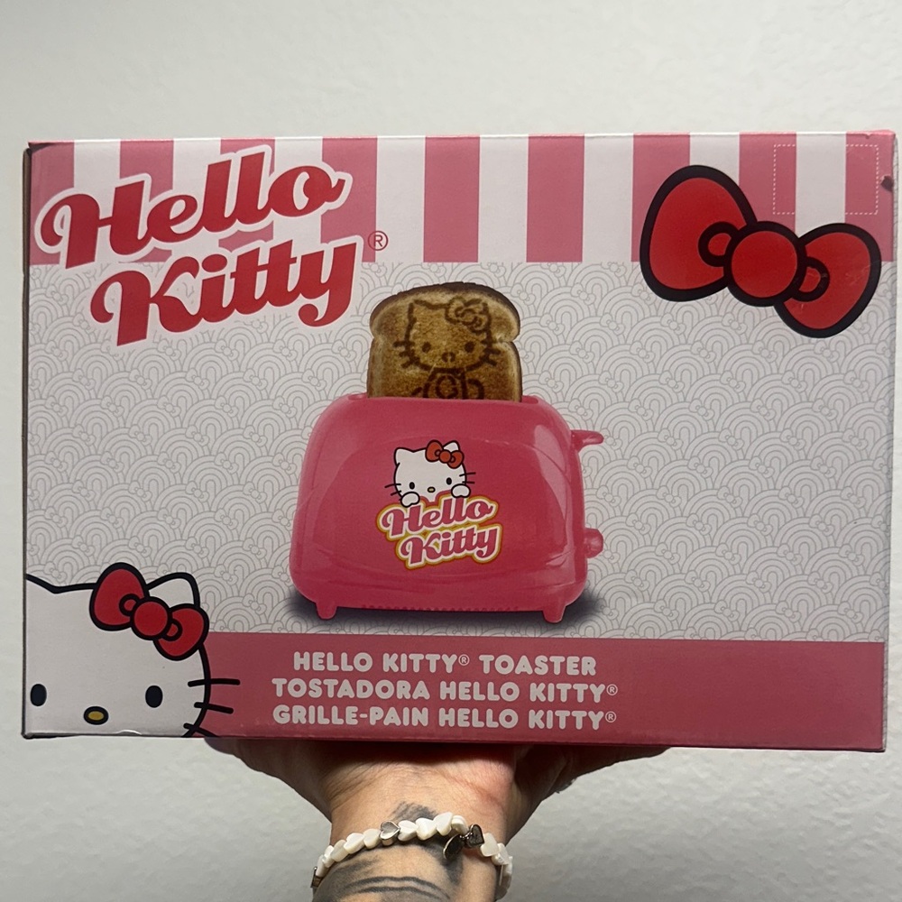 🍞Hello Kitty 🎀 Toaster NIB toast Hello Kitty’s face on your bread 🍞